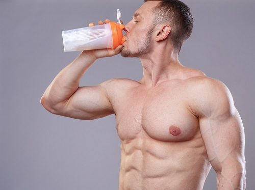 bodybuilder drinking a protein shake